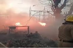 CG News: सब स्टेशन के स्टोरेज परिसर में लगी आग, ,मची अफरा-तफरी - image