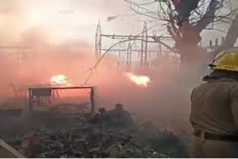 CG News: सीएसईबी सब स्टेशन के स्टोरेज परिसर में लगी आग, ,मची अफरा-तफरी