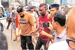 CG Crime: अंबेडकर अस्पताल में पत्रकारों से मारपीट, आड़े-तिरछे कटे बाल के साथ
बाउंसरों का निकाला जुलूस - image