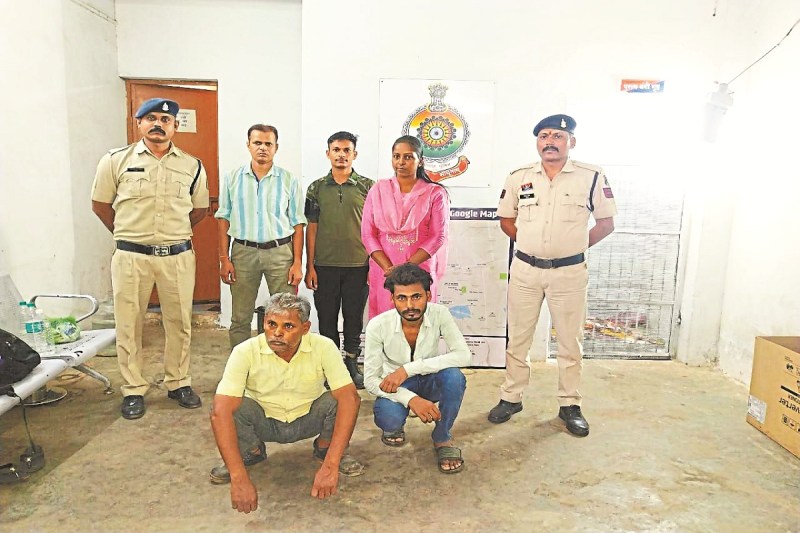 CG Fraud: किसानों से 54 लाख की ठगी भिलाई में छुपे थे आरोपी, गिरफ्तार कर बिहार पुलिस को सौंपा