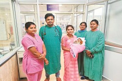 CG News: 27 सप्ताह में जन्मी बच्ची को मिला नया जीवन, ब्लड में इंफेक्शन था, दिल
में छेद फिर भी जीत ली जिंदगी की जंग - image