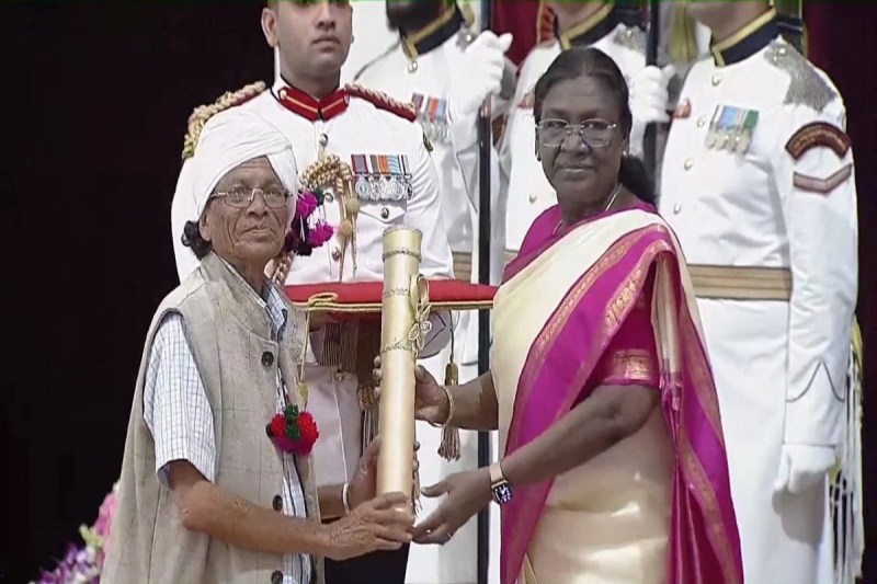 CG News: शिल्पकार पंडीराम मंडावी को मिला पद्मश्री, राष्ट्रपति के हाथों मिला अवार्ड