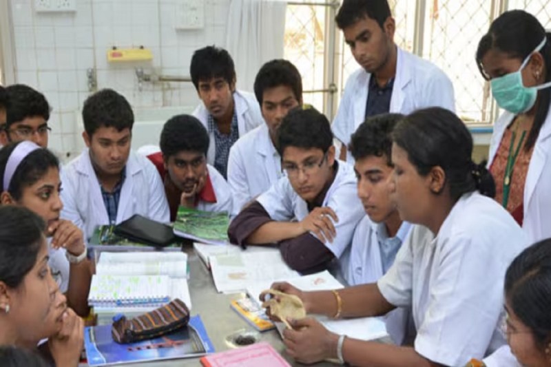 विदेश में एमबीबीएस हों या देश में, इंटर्नशिप करने पर मिलेगा हर माह 15300 रुपए स्टाइपेंड