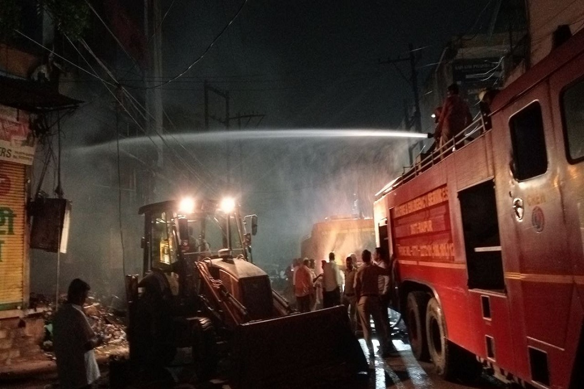 Raipur News: मेडिकल कॉम्प्लेक्स में लगी भीषण आग, होटल से भाग कर लोगों ने बचाई जान