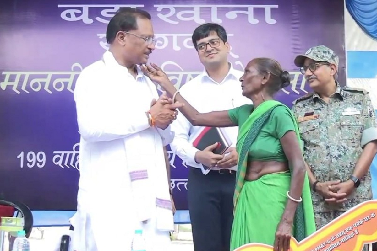 CG News: सीएम ने देखी कुर्रेगु्ट्टा की दुर्गम पहाड़ी, जवानों का बढ़ाया हौसला,
ग्रामीणों से की चर्चा