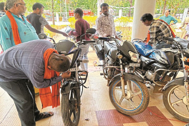 CG News: हाई सिक्योरिटी नंबर प्लेट लगाने 4 दिन तक शिविर, 1200 से अधिक आवेदन मिले