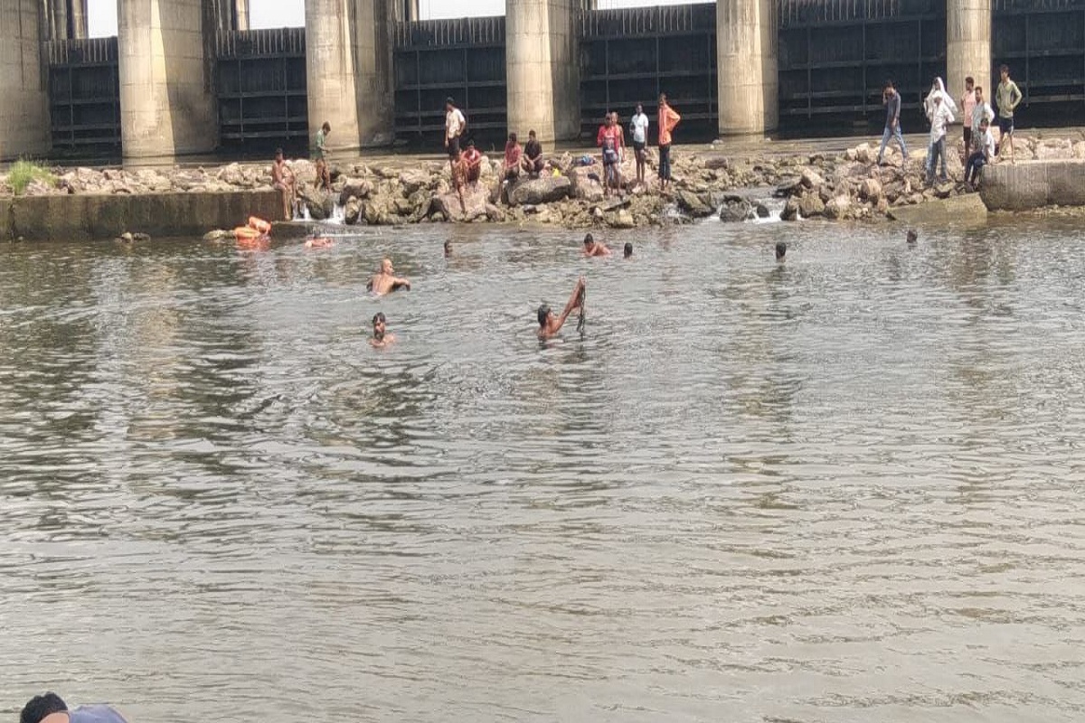 CG News: कुदरी बैराज में दर्दनाक हादसा, नहाने के दौरान 12 वर्षीय बच्चे की डूबने
से मौत …