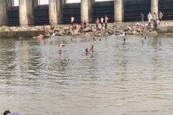 CG News: कुदरी बैराज में दर्दनाक हादसा, नहाने के दौरान 12 वर्षीय बच्चे की डूबने
से मौत … - image