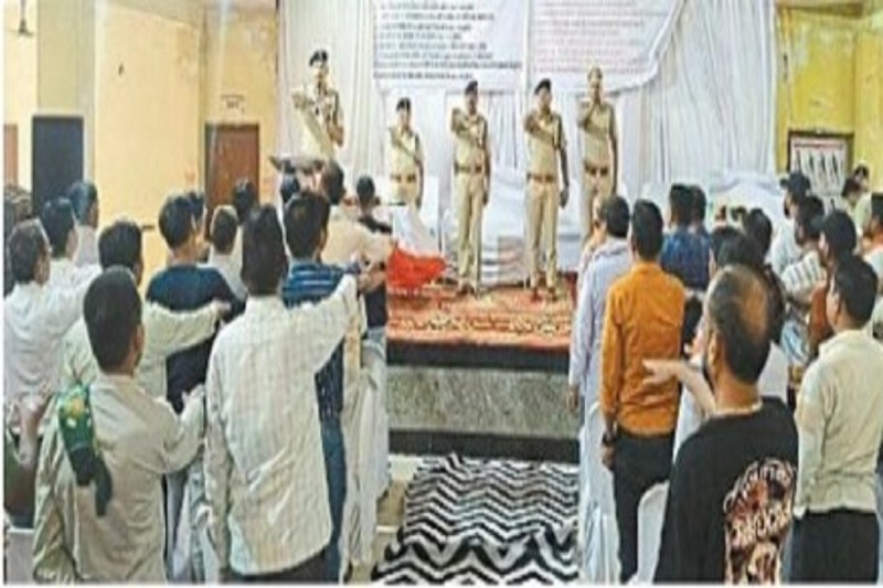 CG News: रायपुर पुलिस का ट्रैफिक जागरूकता अभियान शुरू, मालवाहकों को दिए निर्देश