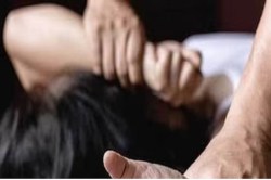 CG Rape Case: युवक ने जन्मदिन का झांसा देकर बुलाया, नशीला पदार्थ पिलाकार किया
दुष्कर्म - image