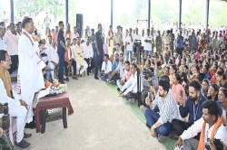 कांकेर जिले के मांदरी गांव में उतरा मुख्यमंत्री का उड़नखटोला, लगाई चौपाल, की 3.90
करोड़ की घोषणा - image