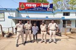 CG Crime: गाली गलौच करने से मना करना पड़ा भारी, टूटी बोतल से कर दी हत्या - image