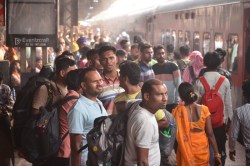 रेल यात्रियों को झटका… 10 सितंबर तक कई ट्रेनें रद्द, कुछ का बदला रूट, रेलवे ने
जारी की सूची - image