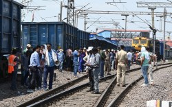 Raipur News: रायपुर स्टेशन पर मालगाड़ी की दो बोगी बेपटरी, आठ घंटे की मशक्कत के
बाद हुई बहाल, देखें - image