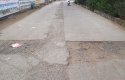 सीवर लाइन की खुदाई के बाद रेस्टोरेशन में बरती लापरवाही - image