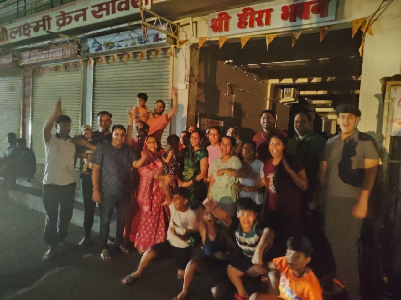 ब्लैकआउट में गूंजे भारतमाता के जयकारे, पाक मुर्दाबाद