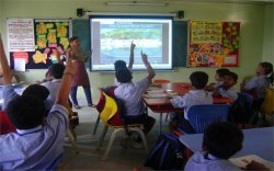 नीति आयोग की स्मार्ट क्लास योजना फेल, 2.6 करोड़ खर्च, फिर भी बच्चे डिजिटल शिक्षा
से वंचित - image