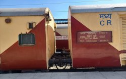 स्पेशल ट्रेन के नाम पर यात्रियों से दोगुना किराया वसूल रहा रेलवे - image