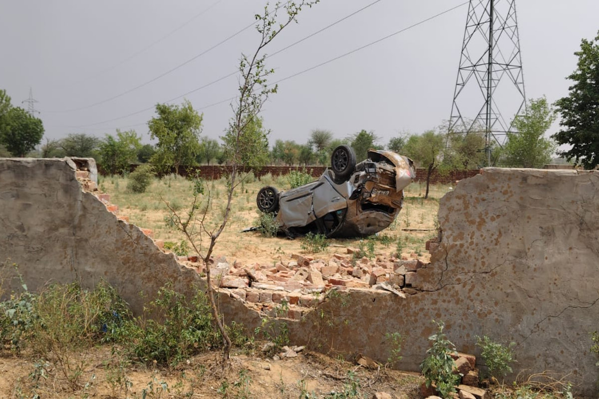 Churu Accident: सालासर बालाजी-खाटू श्यामजी दर्शन के लिए निकले थे, भीषण हादसे का
शिकार हुई कार