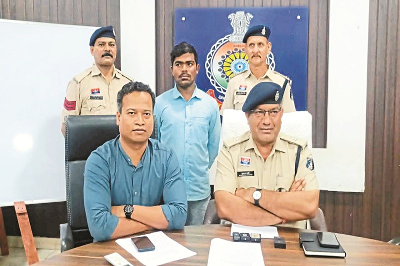 ठगी का आरोपी गिरफ्तार ( फोटो सोर्स- पत्रिका)