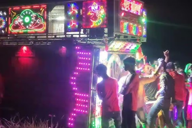 3 people injured by knife attack from boy during the DJ dance Dispute in betul mp news