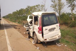 CG Road Accident: स्कॉर्पियो ने ट्रैक्टर को मारी टक्कर, रिटायर्ड प्रिंसिपल की
मौत, एक गंभीर - image