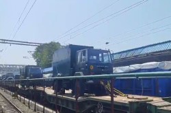CG News: डोंगरगढ़ रेलवे स्टेशन पर भारी सैन्य मूवमेंट, देखकर चौंक गए यात्री,
सामने आया VIDEO - image