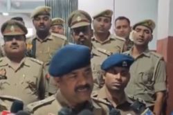 कौशांबी में एनकाउंटर: हत्याकर 4 करोड़ का कॉपर लूटने वाला बदमाश मारा गया, एसएचओ
बाल-बाल बचे - image