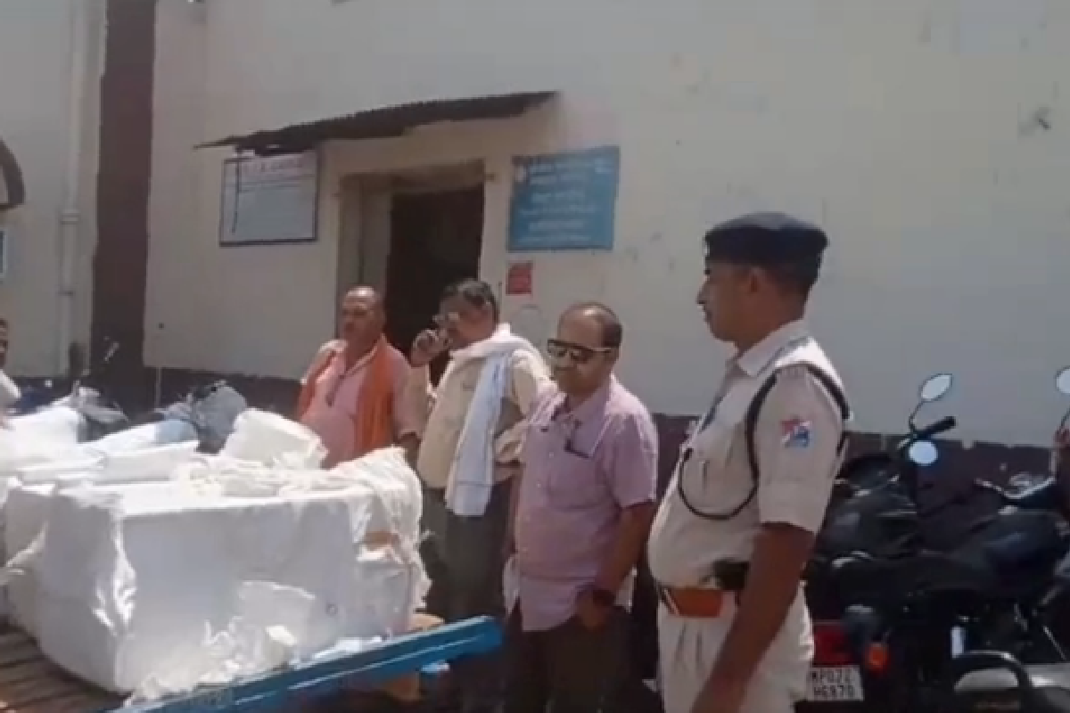 सतना रेलवे स्टेशन पर ढाई क्विंटल नकली पनीर जब्त, देखें वीडियो