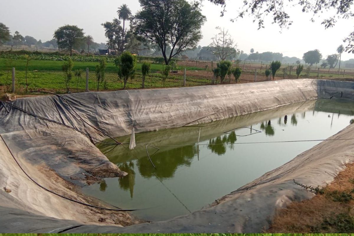 राजस्थान के इस गांव में सरपंच ने 215 किसानों के खेतों में बनवाए फार्म पौण्ड,
किसानों को मिल रहा सिंचाई का पानी