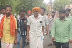बहु ने ससुराल की कराई ‘घर वापसी’, आदिवासी ईसाई परिवार से बन गया हिंदू - image