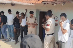 खौफनाक! लड़की के कारण छोटे भाई का किया ‘सिर तन से जुदा’, बिस्तर पर मिली लहूलुहान
लाश - image