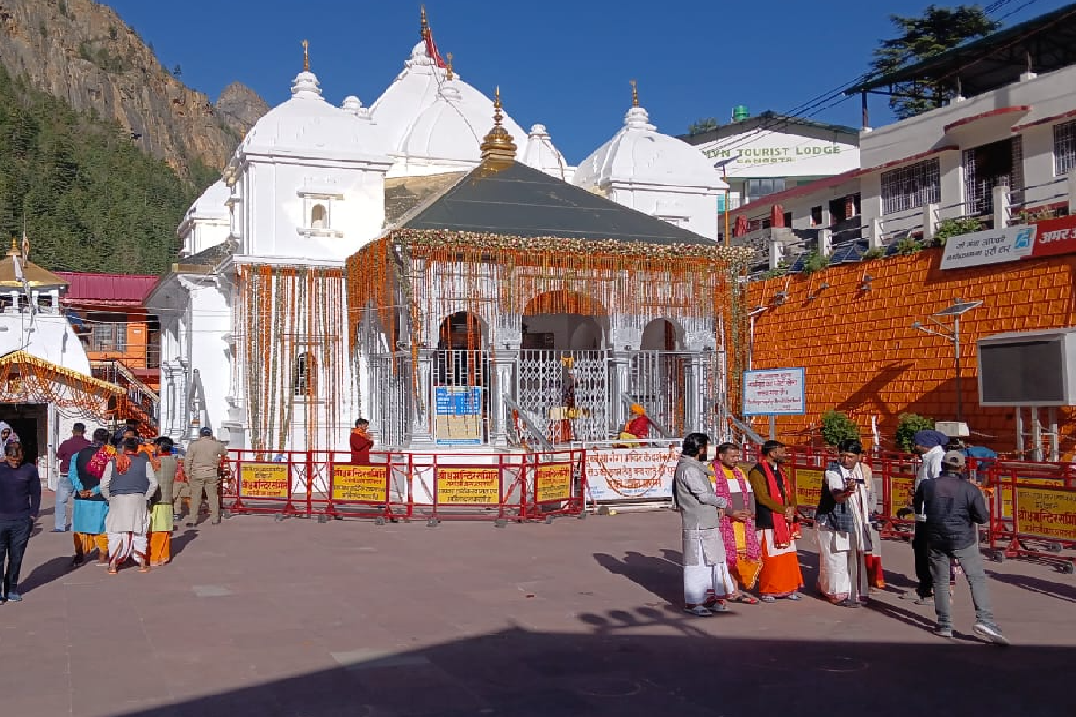 gangotri in north of yamunotri