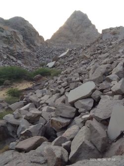 अरबों रुपए का खजाना…रोज कौन लूट रहा अवैध खनन कर - image