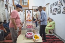 Girija Vyas Passed Away: गिरिजा व्यास की पार्थिव देह पहुंची उदयपुर, श्रद्धांजलि
देने गहलोत- डोटासरा-जूली भी पहुंचे - image