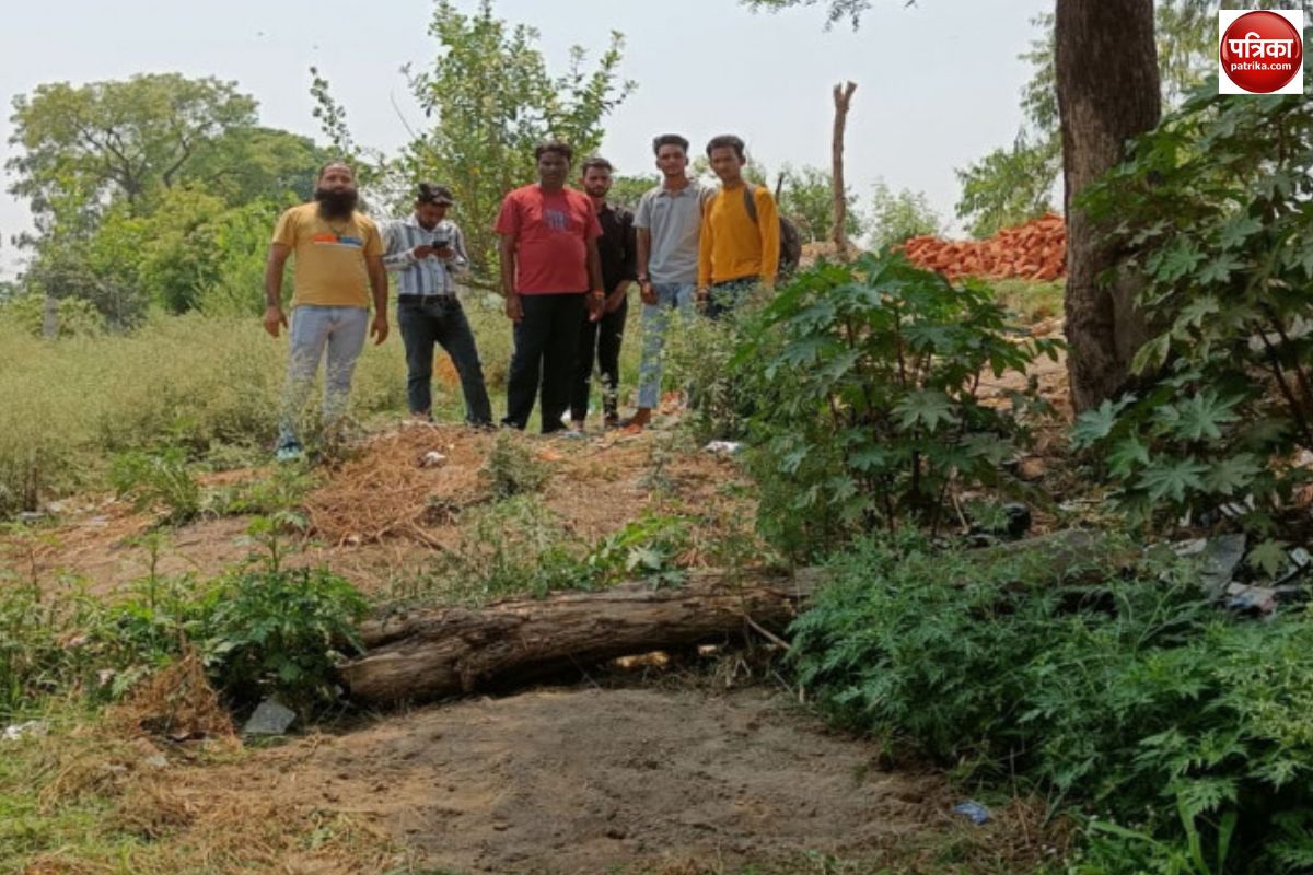 धार्मिक स्थल के पास फेंके प्रतिबंधित पशु के अवशेष, हिंदू संगठनों में आक्रोश,
मौके पर पहुंची पुलिस, जाने फिर क्या हुआ