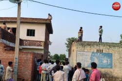 पागल कहकर चिढ़ाया तो छत पर चढ़ा युवक, बोला- कूद जाऊंगा, पागल मत कहो, जाने फिर
क्या हुआ - image