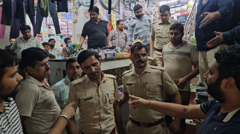 Two home guard jawans were caught stealing a bike from the market in uniform