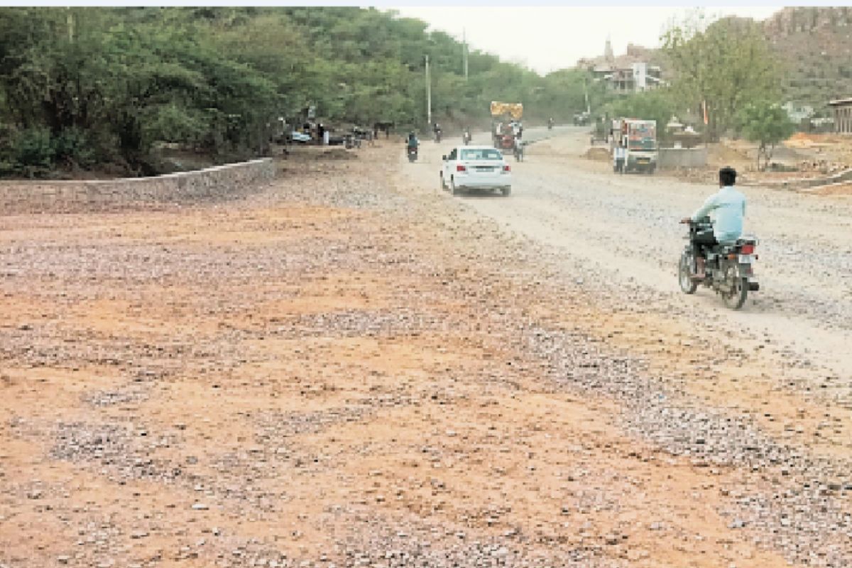 राजस्थान में यहां 4 साल बाद भी पूरा नहीं हो पाया मेगा हाईवे का निर्माण कार्य