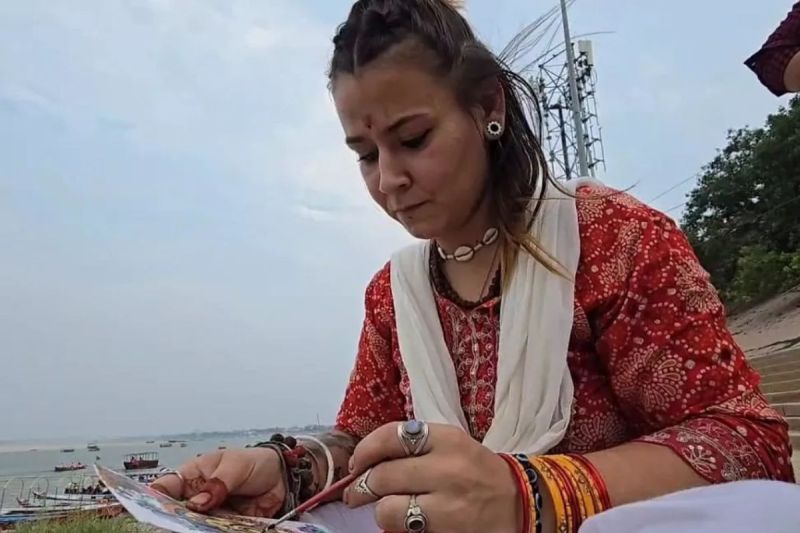 फ्रांस छोड़ काशी आई लीया