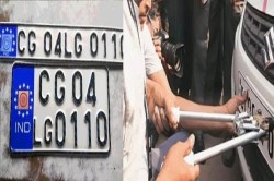 CG News: वाहनों में हाई-सिक्योरिटी नंबर प्लेट लगाना अनिवार्य, शहर के विभिन्न
स्थानों में लगाया जा रहा है शिविर - image