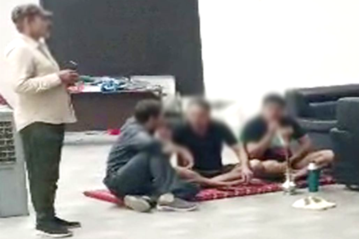 10 करोड़ में तैयार हुआ नगर निगम का ये स्वीमिंग पूल हुक्का बार बनकर रह गया, खुद
देख लें