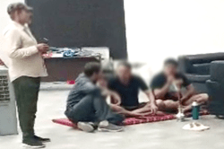 10 करोड़ में तैयार हुआ नगर निगम का ये स्वीमिंग पूल हुक्का बार बनकर रह गया, खुद
देख लें - image