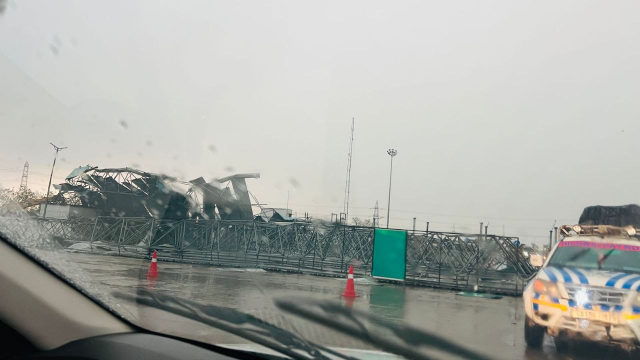 CG Weather: रायपुर में आंधी-तूफान से दिखा कुदरती कहर, तीन शेड गिरने से गाड़ियां दबी, इधर टोल नाका भी गिरा