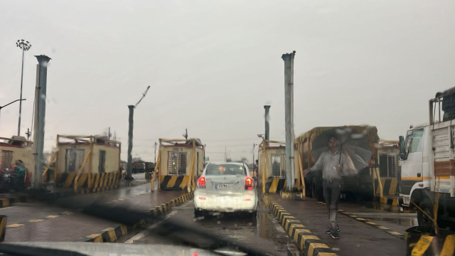 CG Weather: रायपुर में आंधी-तूफान से दिखा कुदरती कहर, तीन शेड गिरने से गाड़ियां दबी, इधर टोल नाका भी गिरा