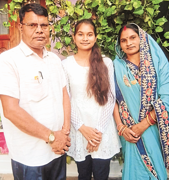 CG Board Result: एक ही जिले से सात स्टूडेंट्स ने बनाई टॉप टेन में जगह, इनमें से 6 सरकारी स्कूल में पढ़ने वाले
