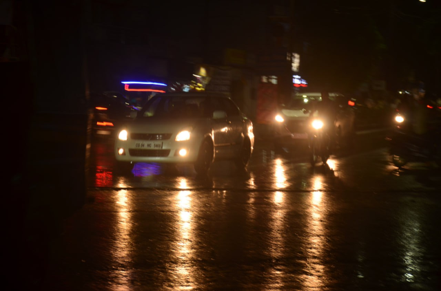 Raipur Weather: दिनभर उमस से बेहाल हुए लोग, रात में हुई जमकर बारिश, अगले दो दिन पूरे प्रदेश में चलेगी आंधी