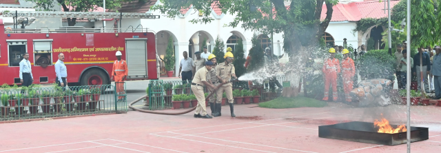 Mock Drill in CG: रायपुर राजभवन में मॉकड्रिल का आयोजन, अधिकारियों-कर्मचारियों को कराया अभ्यास, देखें
