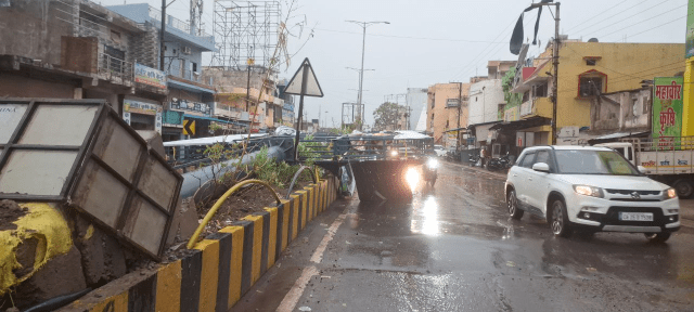 CG Weather: रायपुर में आंधी-तूफान से दिखा कुदरती कहर, तीन शेड गिरने से गाड़ियां दबी, इधर टोल नाका भी गिरा 