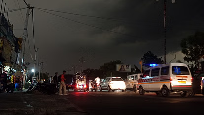 Raipur Weather: दिनभर उमस से बेहाल हुए लोग, रात में हुई जमकर बारिश, अगले दो दिन पूरे प्रदेश में चलेगी आंधी